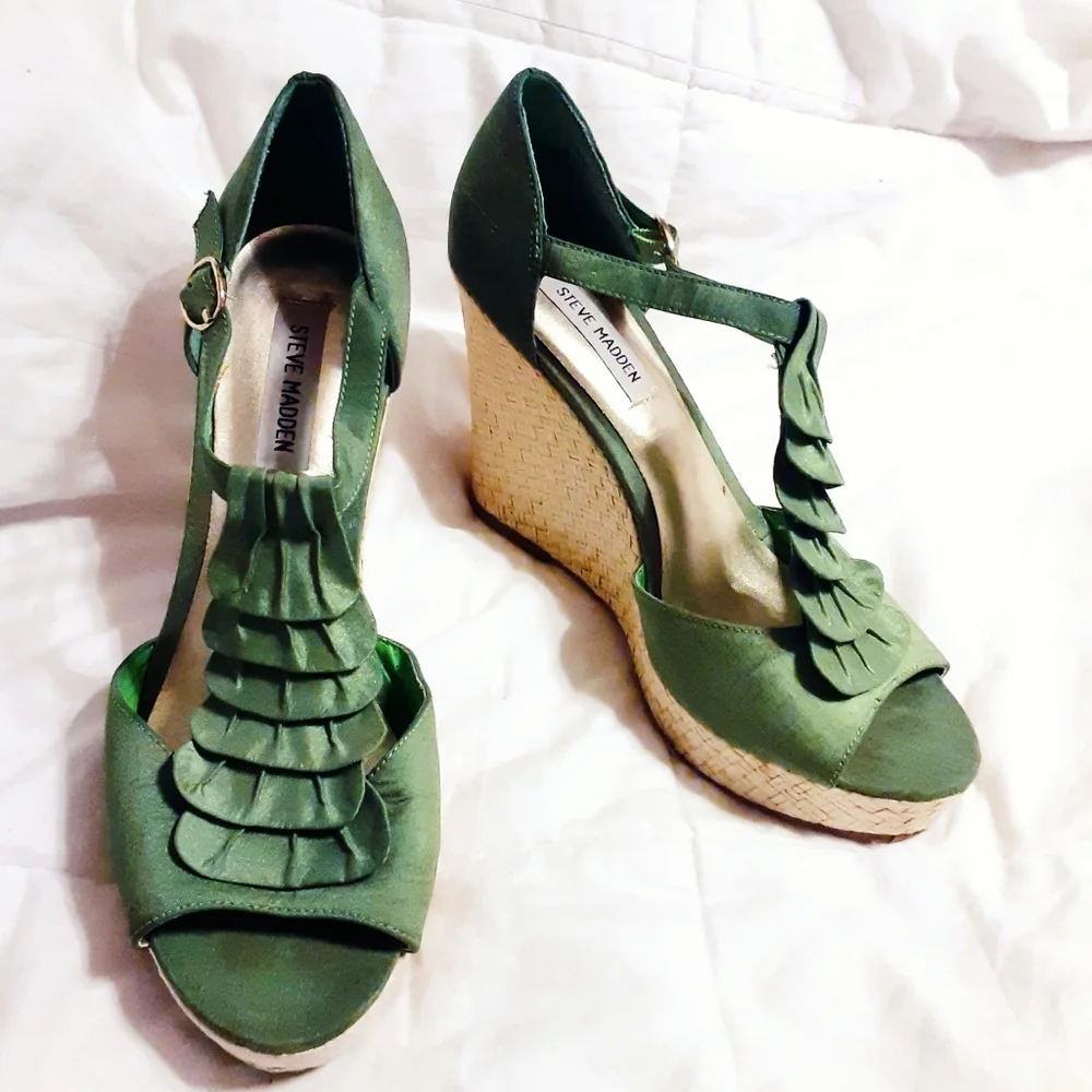Steve Madden Ruffle Wedge Platforms - Picture 10 of 16